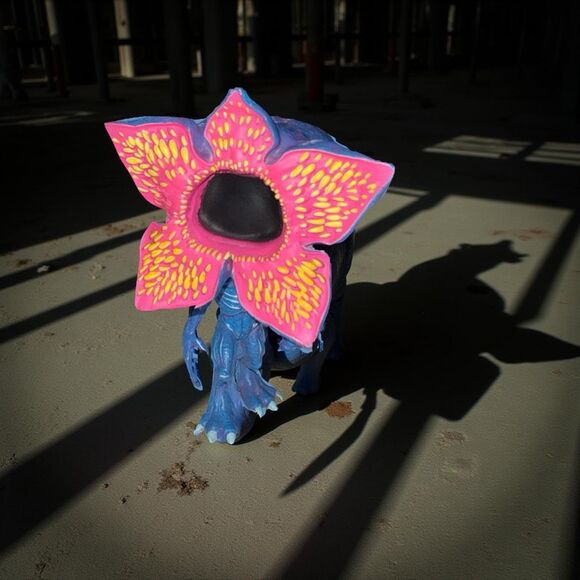 Funko Pop! Funko Pop! Stranger Things Demogorgon #428 Exclusive Blacklight A11 - Picture 1 of 8